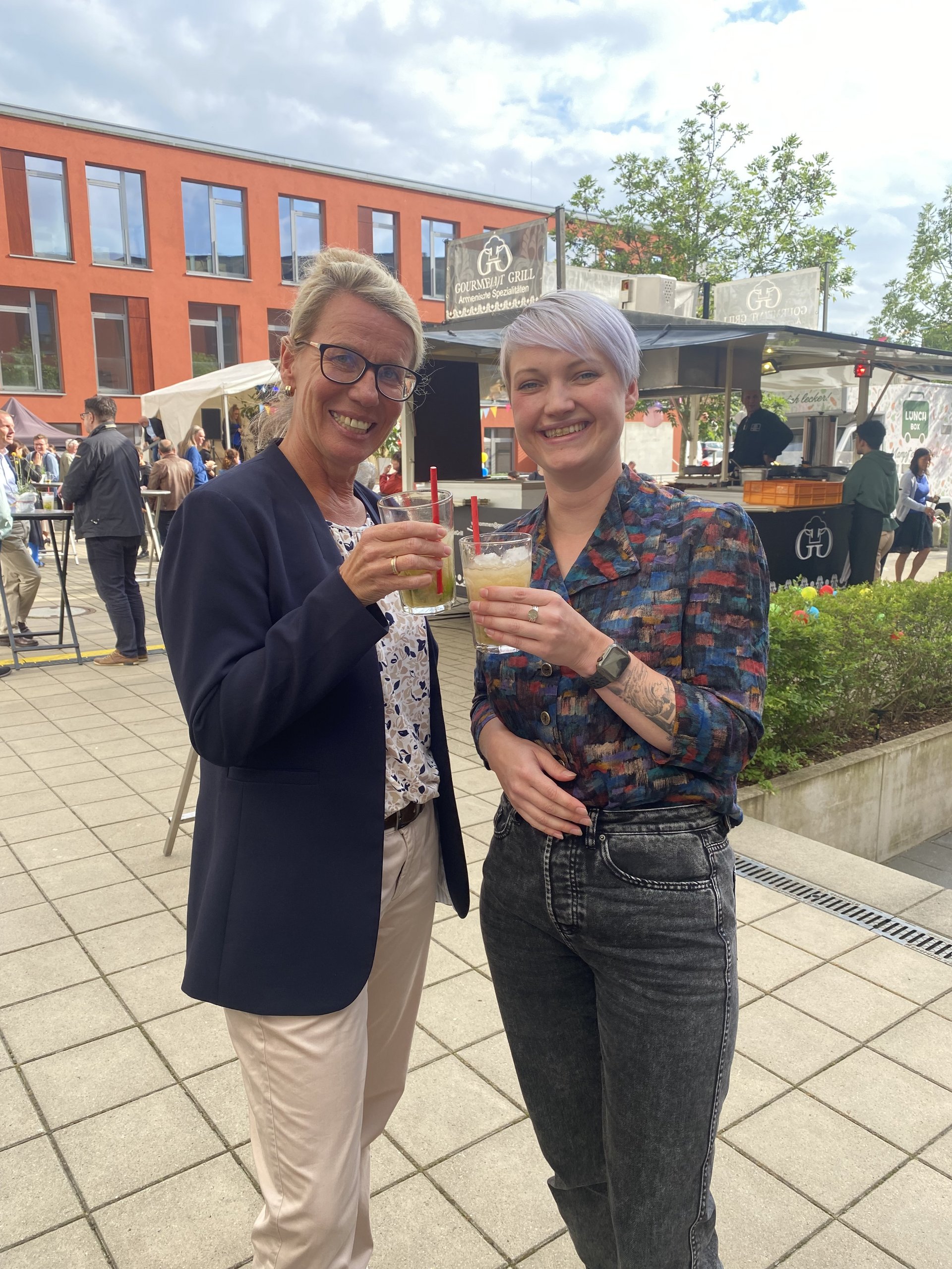 Doris Petersen und Christine bei der 10 Jahre kreHtiv Feier.